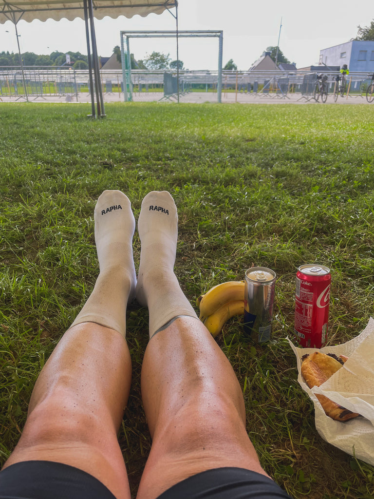 diogo rests his feet after a long ride